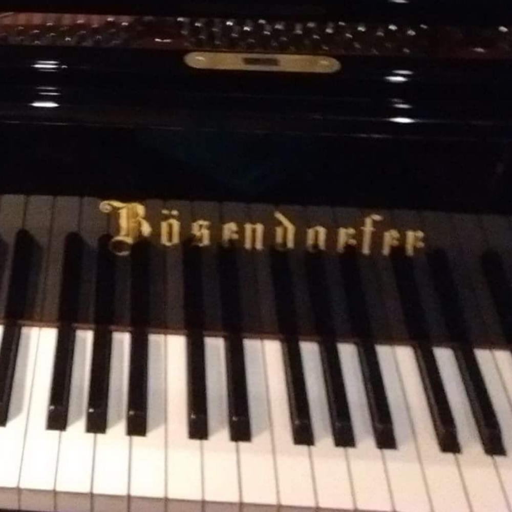 BrennaJPiano Is LIVE! Sometimes Piano Music, Sometimes Clothes. :)